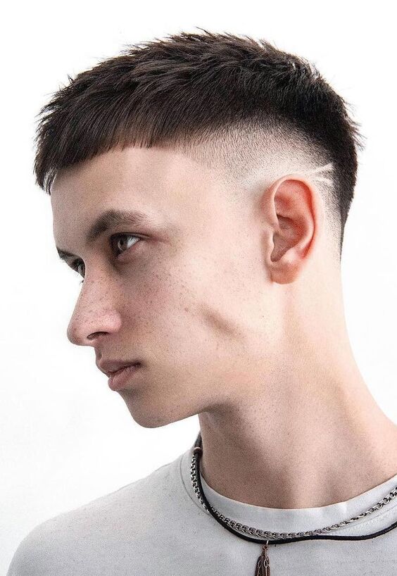 Trendy Short Men’s Haircuts with Bangs 2024 – Top Styles Guide