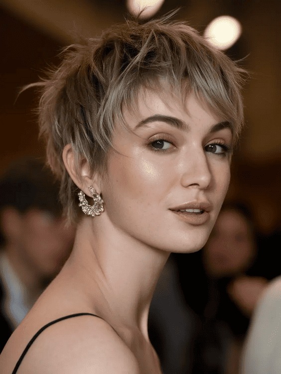 Discover the best shag cut haircuts for 2025: medium layered wolf cuts, textured styles, and hairstyles with bangs